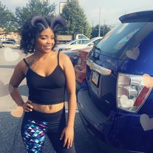 Meet your Posher, Najia